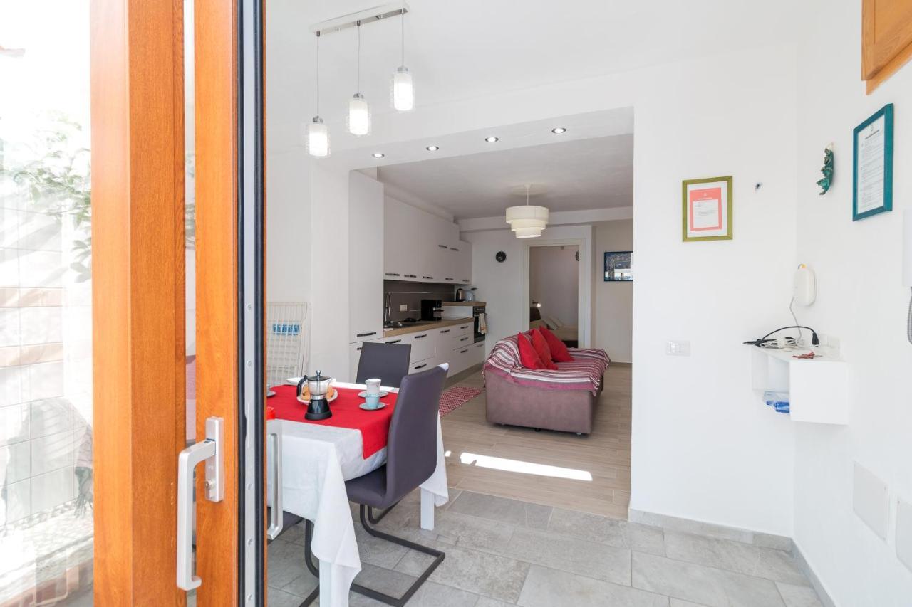 Purple Flower Suite Apartment Cala Gonone Zewnętrze zdjęcie
