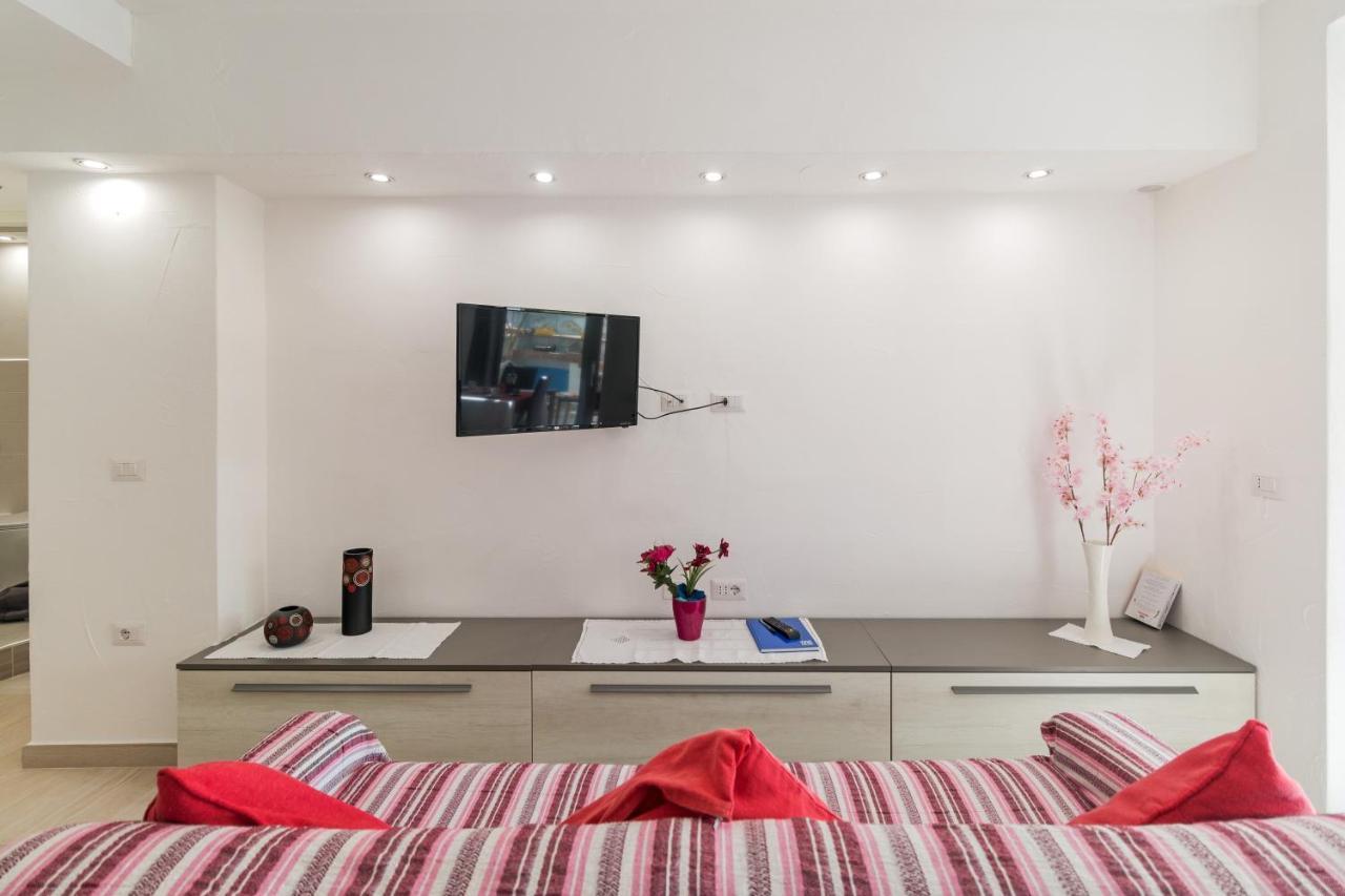 Purple Flower Suite Apartment Cala Gonone Zewnętrze zdjęcie